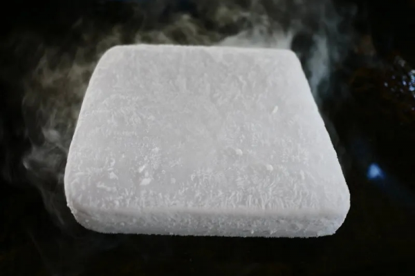 干冰噴出來了怎么辦